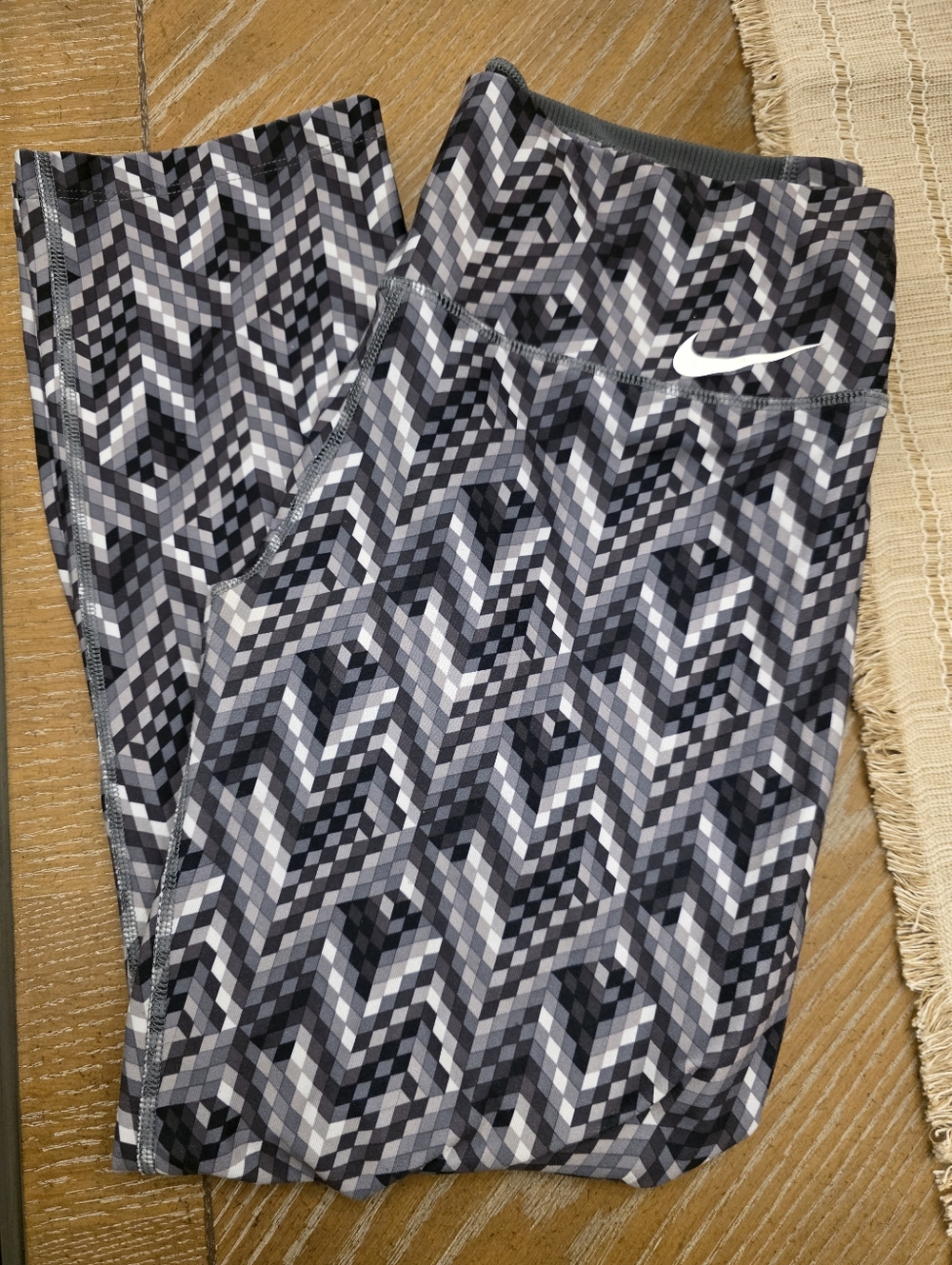 Nike Power Legend Silver Prisms Cropped Leggings Size Medium